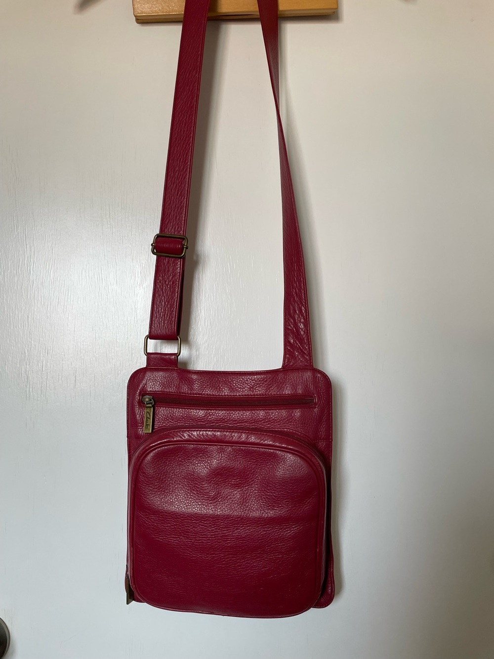 Clarks Pebbled Leather Crossbody Bag in Raspberry
